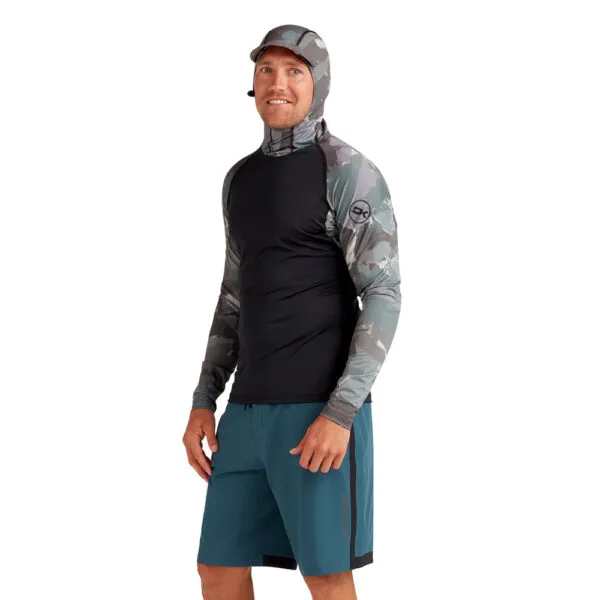 MEN SHDSNUGFITLSRASHGUARDHOODIE APEXCAMOSMALL M363DAK0004 APEXCAMOSMALL SS22 SIDE8 1000x